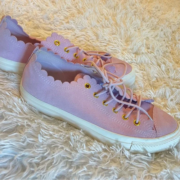Women’s converse low top suede shoes. 9.5 - Picture 5 of 6